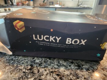 Informe de seguridad del consumidor I am reporting an unfamiliar package I received a random package that is labeled a "Lucky Box". I di... foto #1