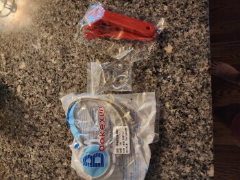 Informe de seguridad del consumidor I am reporting an unfamiliar package I received a random package that is labeled a "Lucky Box". I di... foto #2