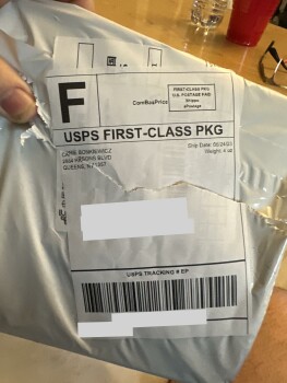 消费者安全报告 Unordered scarf Carrie Bonkiewcz sending me a woman’s scarf and my wife died 5 months ago. We didn’t... 照片 #3