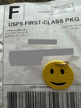 Package from Carrie Bonkirwicz in Queens New York foto #1