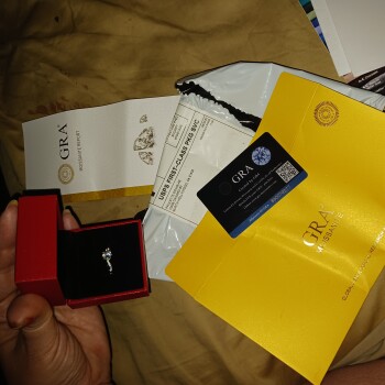 Received a GRA rated moissanite rung I didn't order photo #1