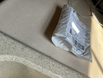 I received a package that was opened at each end. Nothing in the package. foto #1