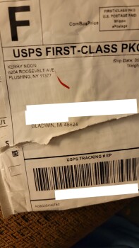 Informe de seguridad del consumidor Kerry Noon Scam I ordered lawn chairs from QVC off Facebook and received a tracking notification the... foto #2