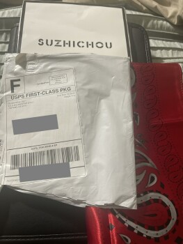 I’m reporting an unordered package photo #1