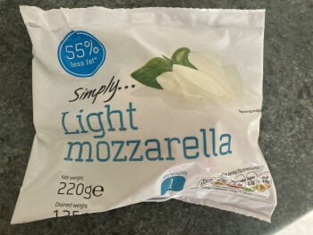 消费者评论 - 食品安全 Mozzarella cheese, Lidl, Priory Road, Bodmin, UK Mozzarella cheese in date - severe diarrhoea and vo... 照片 #1