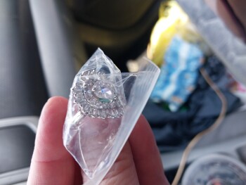 Informe de seguridad del consumidor Receive strange package The return address says Williams 4220 Buford Hall Buford, GA 
It has a Kay'... foto #1