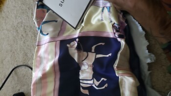 A scarf I did not order photo #1