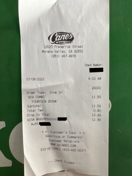Avaliação do consumidor - Segurança alimentar Raising Cane's Chicken Fingers, South Tippecanoe Avenue, Moreno Valley, CA, USA Bought the 4 pieces... foto #2