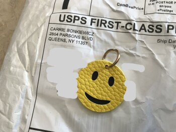 I received a package I did not order from Carrie Bonkiewicz. صورة فوتوغرافية #1