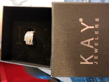 消费者安全报告 Received ring I did not order I received a diamond ring. Real or not. That I did not order. Box says... 照片 #2