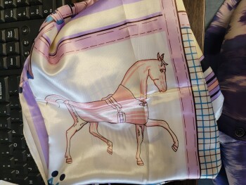 I got this scarf from Faye Tenhet didn't order it photo #1