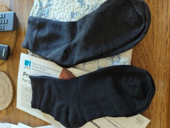 I received two pairs of socks I didn't order foto #1