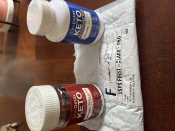 I received a package from Trend for 2 bottles of Keto pills that I never ordered صورة فوتوغرافية #1