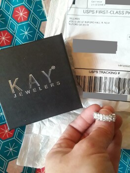 Mysterious package with ring foto #1