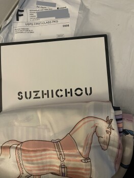 Receiving a scarf I never ordered. photo #1