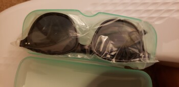 消费者安全报告 I ordered a HSN ice machine and got cheap sunglasses. HSN outlet ice maker was sold on Facebook. I o... 照片 #1