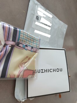 Foulard reçu sans achat photo #1