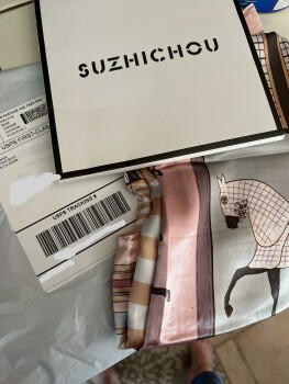 My husband ordered a kayak and received a scarf Foto #1