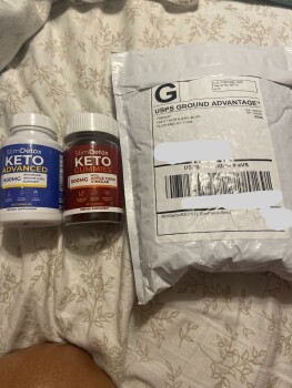 Received 2 bottles of keto gummies did not order.  Not paying for.  Haven’t been charged صورة فوتوغرافية #1