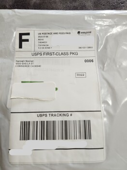 Informe de seguridad del consumidor A received package  I didn't order I received an ugly horse silk scarf from both a Kenneth Noonan an... foto #1