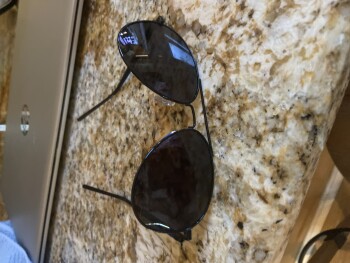 I received sunglasses I did not order from this address Foto #1