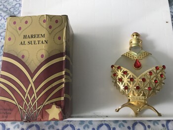 Informe de seguridad del consumidor Scam Package from Carrie Bonkiewicz I ordered an oil perfume from Walmart and the package came from... foto #1