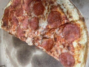 消费者评论 - 食品安全 Little Caesars Pizza, East Tropicana Avenue, Las Vegas, NV, USA I got sick after eating pepperoni pi... 照片 #1