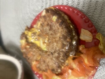 Avaliação do consumidor - Segurança alimentar Sonic Drive-In, Frankford Road, Dallas, TX, USA Just ate part of my burger . It tastes spoiled. My m... foto #1