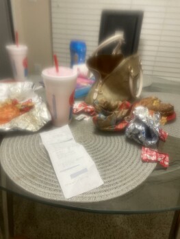 Avaliação do consumidor - Segurança alimentar Sonic Drive-In, Frankford Road, Dallas, TX, USA Just ate part of my burger . It tastes spoiled. My m... foto #2