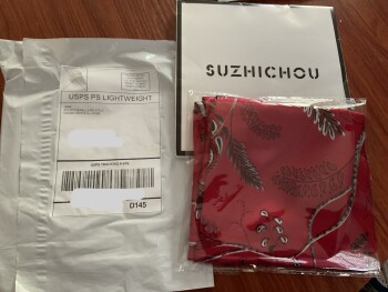 消费者安全报告 Received 2 packages I did not order. No information or receipt included. Pkg 1 was a scarf and pkg 2... 照片 #2