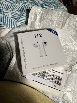 Earbuds I did not orcer foto #1