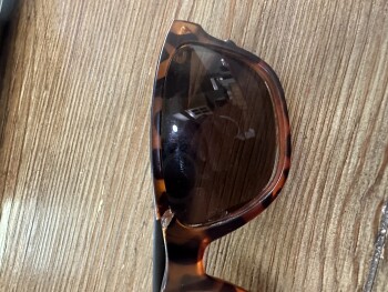 تقرير سلامة المستهلك fake Maui Jim glasses broke day 1 We ordered a pair of glasses. they arrived, and broke the first da... صورة فوتوغرافية #3