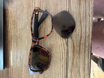 تقرير سلامة المستهلك fake Maui Jim glasses broke day 1 We ordered a pair of glasses. they arrived, and broke the first da... صورة فوتوغرافية #4