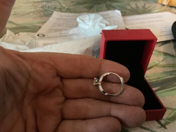 Verbrauchersicherheitsbericht Fraud Received a package I did not order usps ground tracking number 930012406422559604**** a cheap... Foto #1