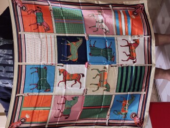 تقرير سلامة المستهلك Pkg that I did not from Jane Received an ugly looking scarf. صورة فوتوغرافية #2