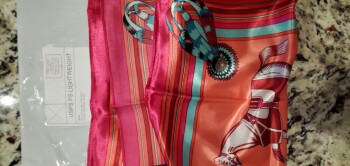 Two packages I didn't order.  Not even my size, material type or colors Foto #1