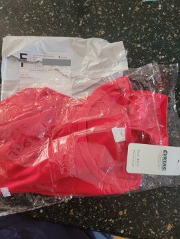I received a red shirt foto #1