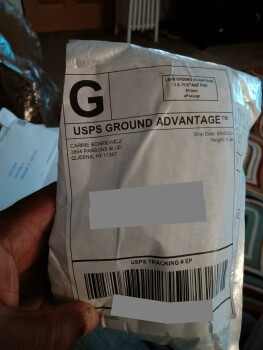 Rapport de sécurité du consommateur Unordered sunglasses Small white package from USPS GROUND ADVANTAGE. SHIP DATE 8/8/23, 4OZ.
TRACKIN... photo #2