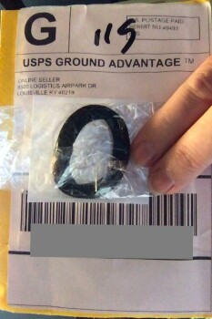 A package I didn't order from "Online Seller" 照片 #1