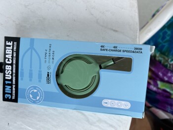 I received a 3 in 1 usb cable I did not order foto #1