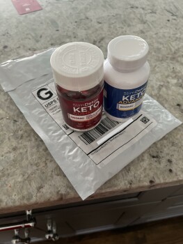 Received Keto pills and Gummies not ordered photo #1