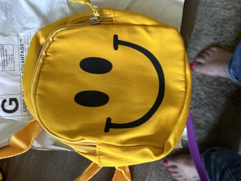 I received a smiley face purse. Looks like a kids. I did not order this. photo #1