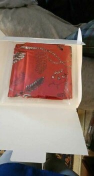 Rapport de sécurité du consommateur Phyllid Scam I ordered some tops and received an oversized silky hankie type thing.. cost of tops we... photo #2