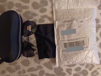 I received a pair of sunglasses from Tyeisha Barnes that never ordered 照片 #1