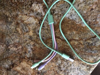 消费者安全报告 Received a package I did not order. Received USB cable I did not order. Package return address Famil... 照片 #1