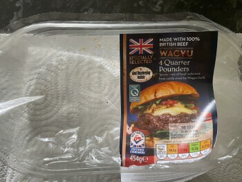 Consumer Review - Food Safety ALDI, Yorktown Road, College Town, Sandhurst, UK We bought the wagyu beef burgers on Saturday 9 th c... photo #1