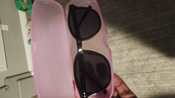 Sunglasses I did not order! foto #1