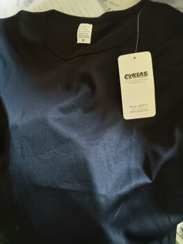 I received a black top, size M, that I did not order Foto #1